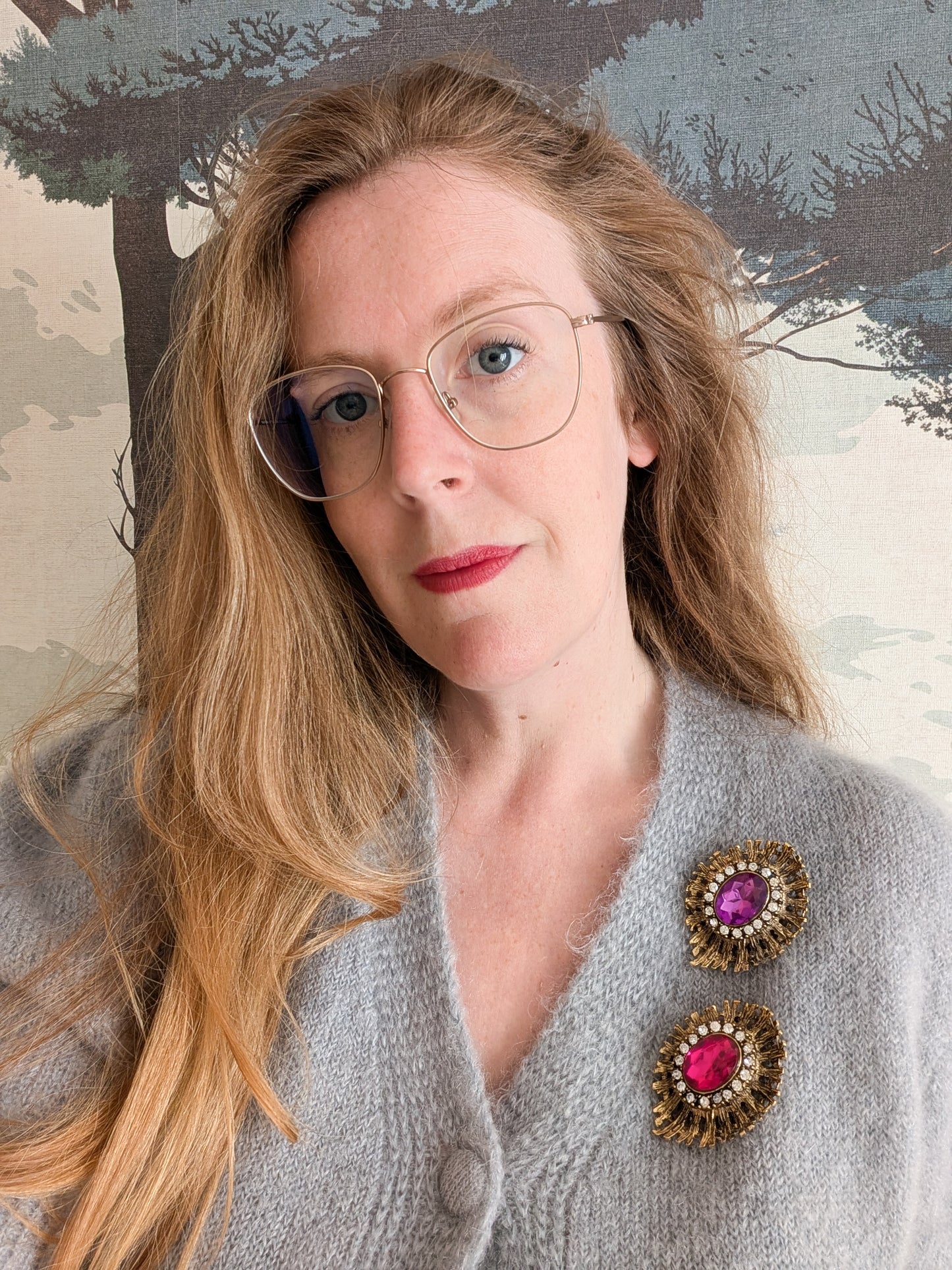 Broche baroque violette