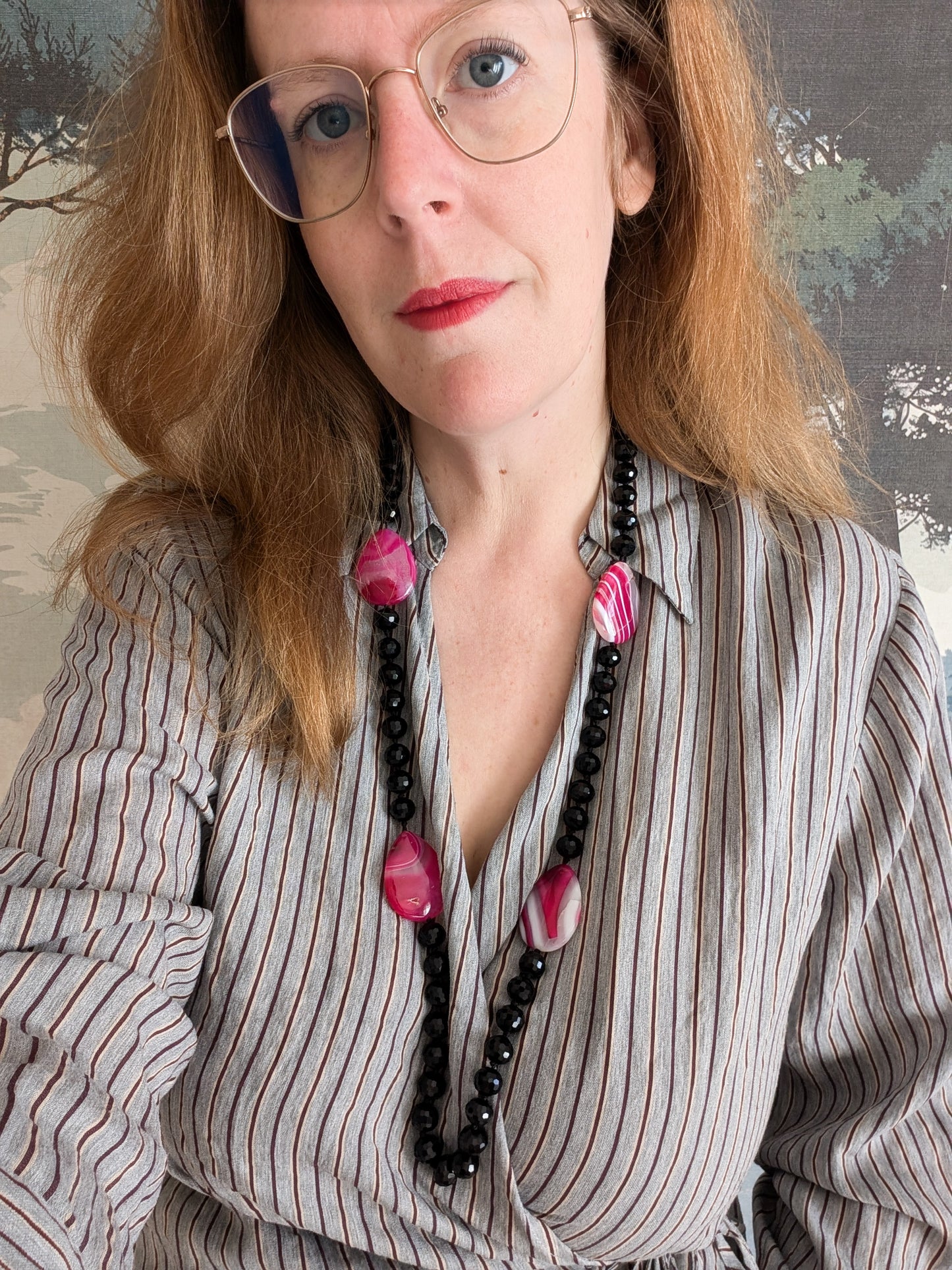 Sautoir en agates roses et verre