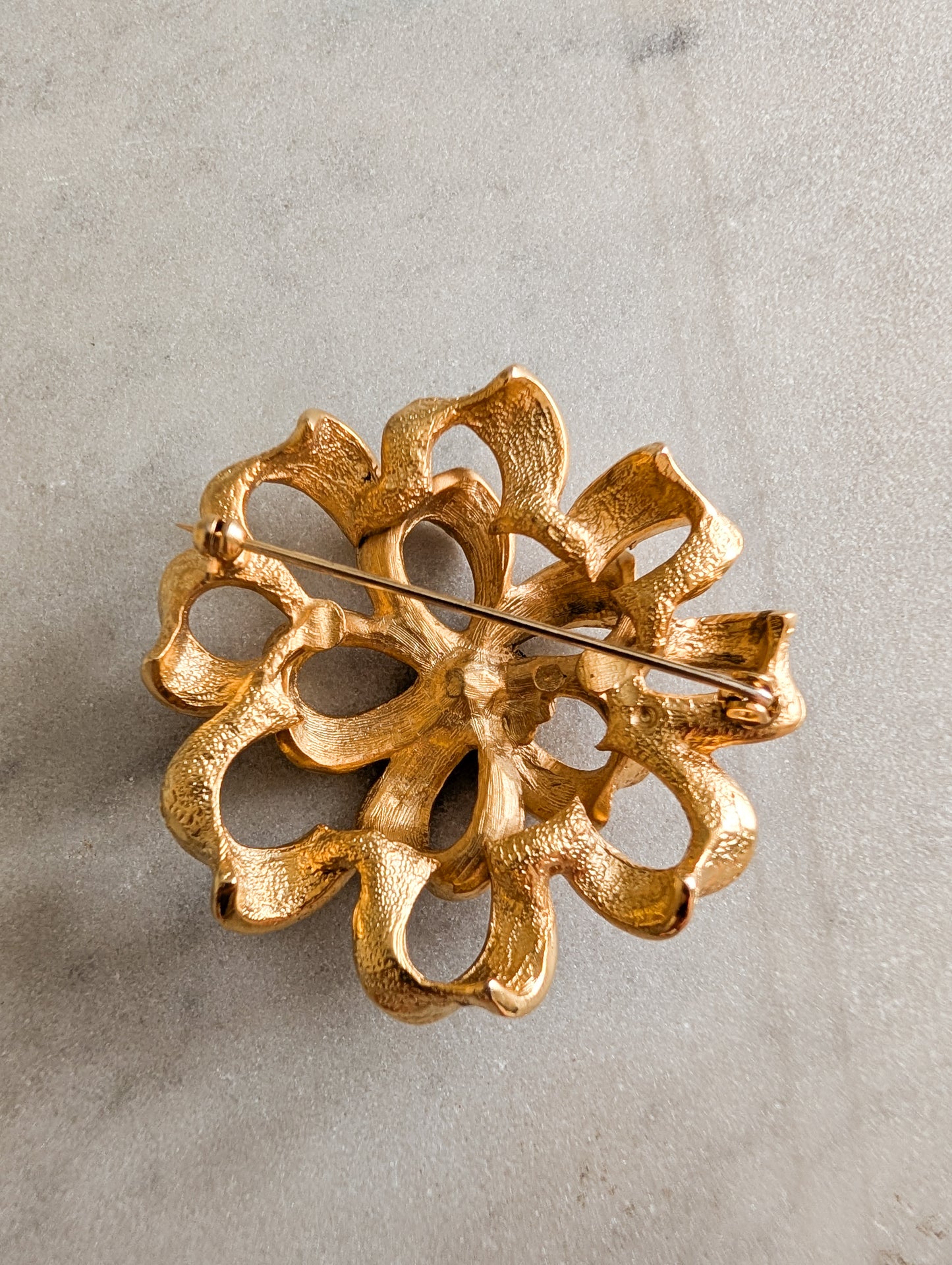 Broche américaine fleur 50's