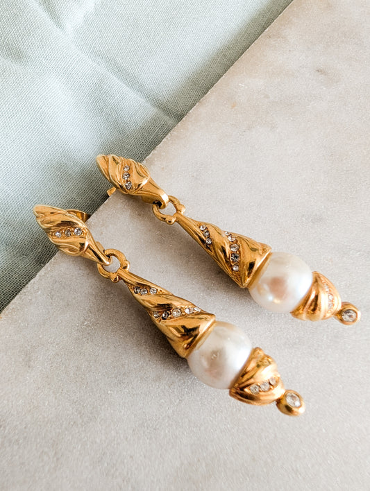 Longues boucles oreilles percées