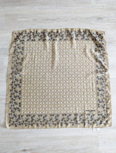 Charger l&#39;image dans la galerie, Foulard cœur Jean Patou