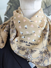 Charger l&#39;image dans la galerie, Foulard cœur Jean Patou