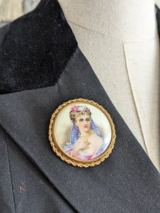 Broche porcelaine de Limoges