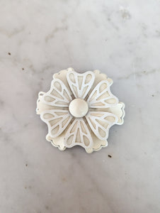 Broche fleur 50's