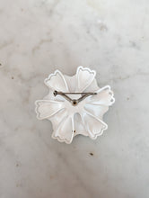 Charger l&#39;image dans la galerie, Broche fleur 50&#39;s