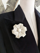 Charger l&#39;image dans la galerie, Broche fleur 50&#39;s