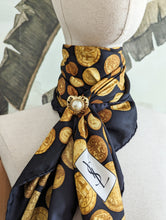 Charger l&#39;image dans la galerie, Rare foulard Yves Saint Laurent