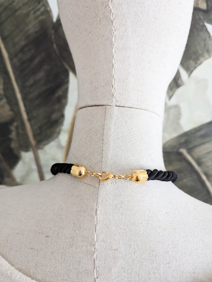 Collier passementerie noire