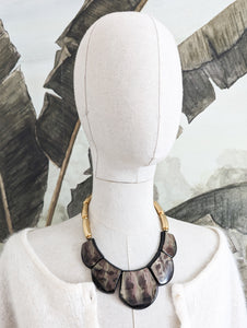 Collier plastron