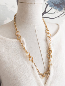 Long collier doré