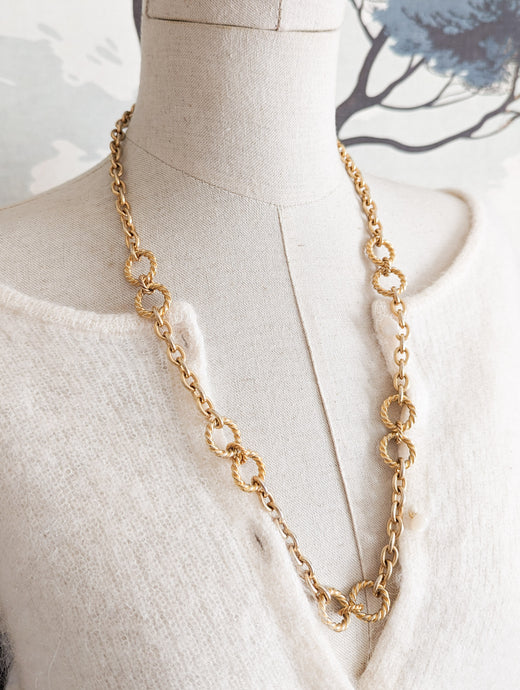 Long collier doré