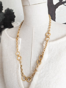 Long collier doré