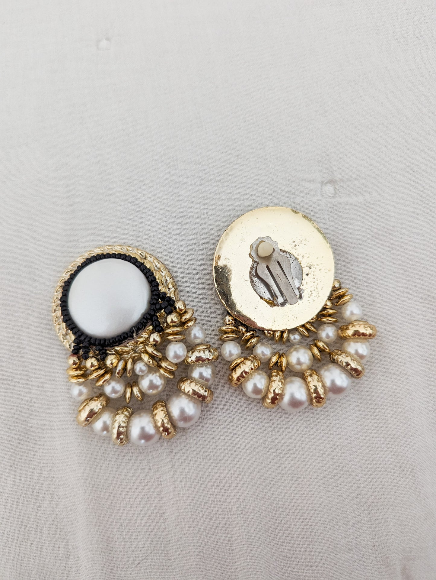 Boucles baroques blanches