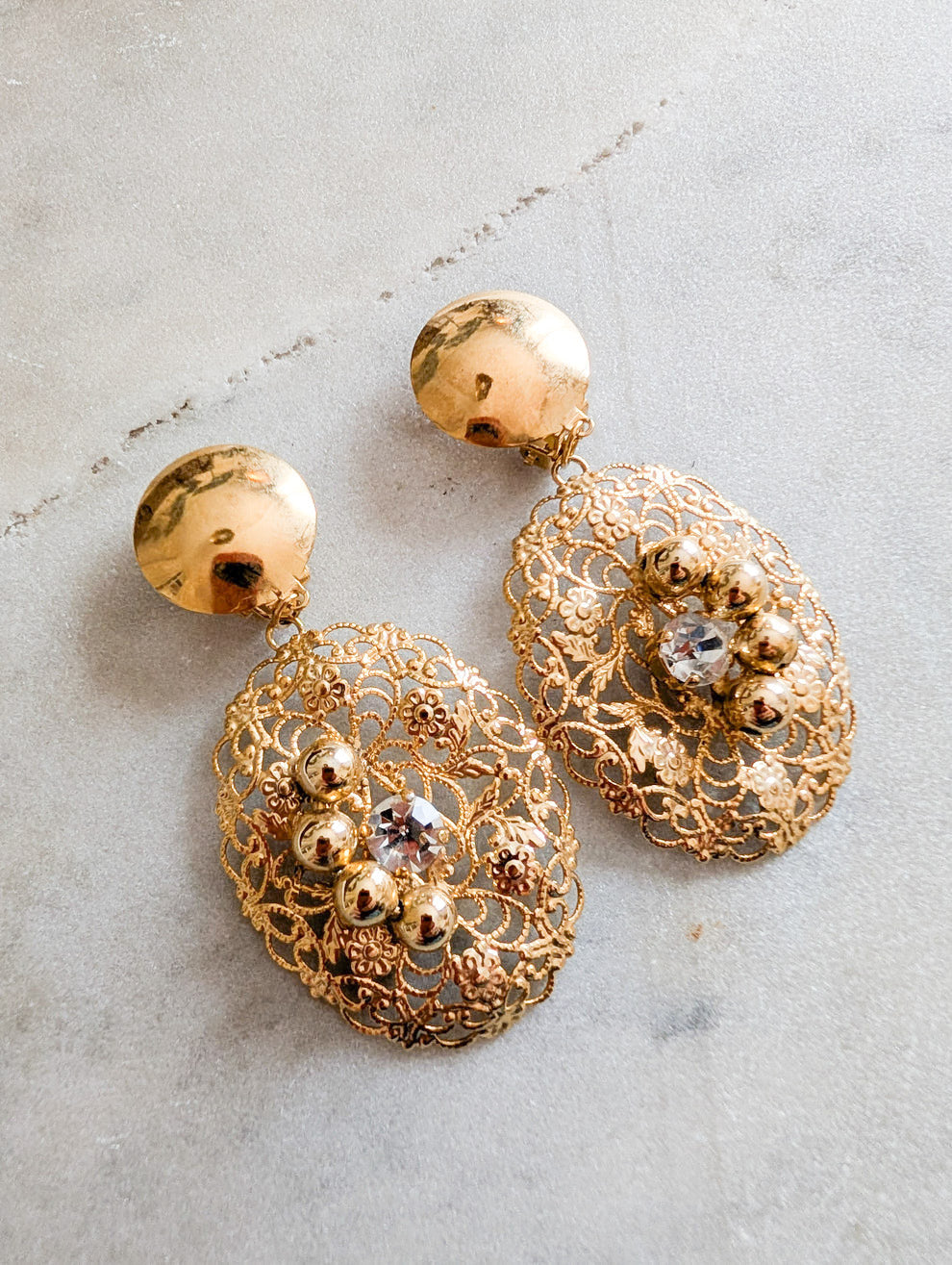 Longues boucles ajourées