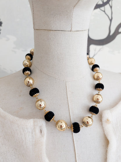 Collier de perles velours