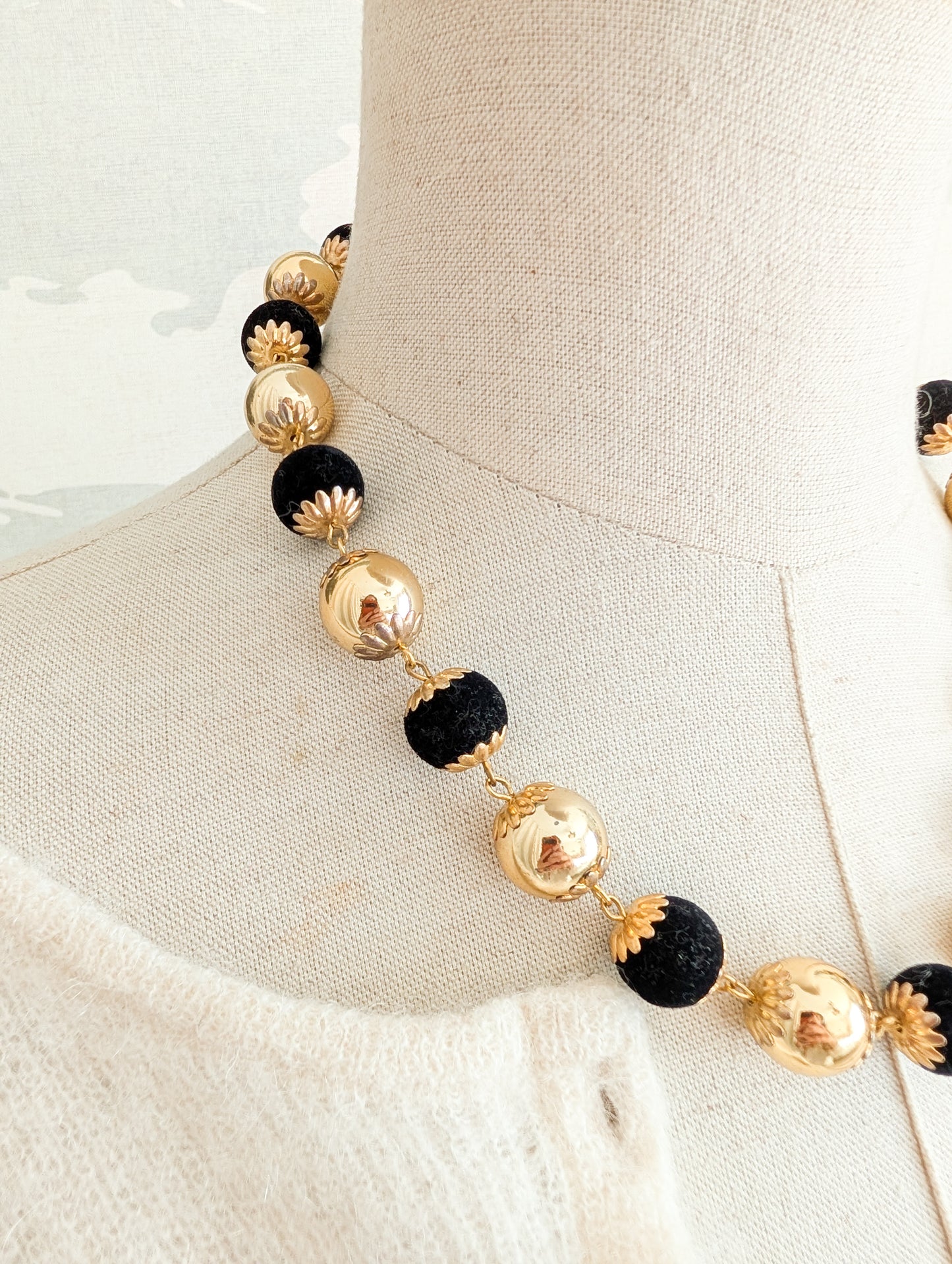 Collier de perles velours