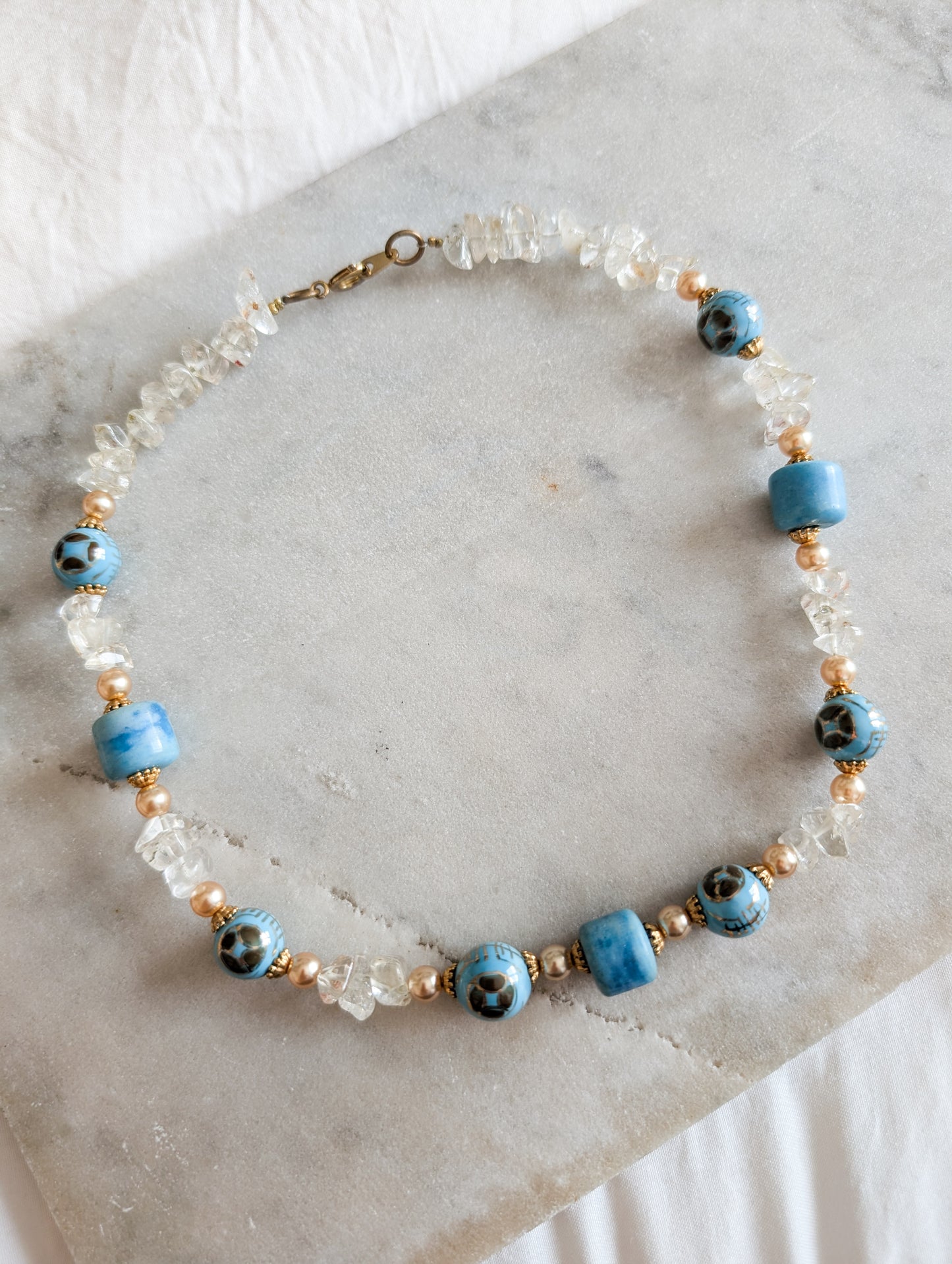 Collier cloisonné et cristaux