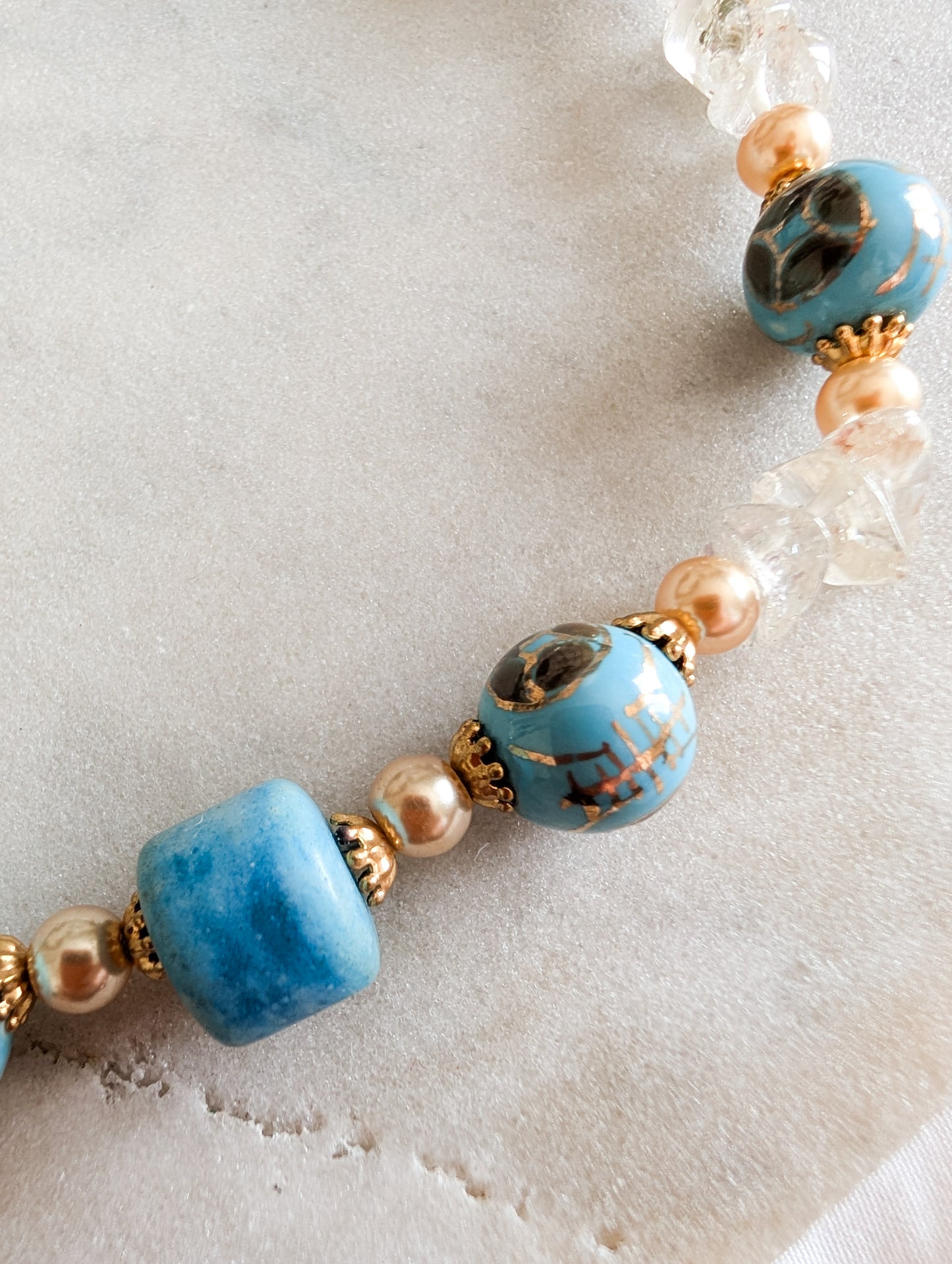 Collier cloisonné et cristaux