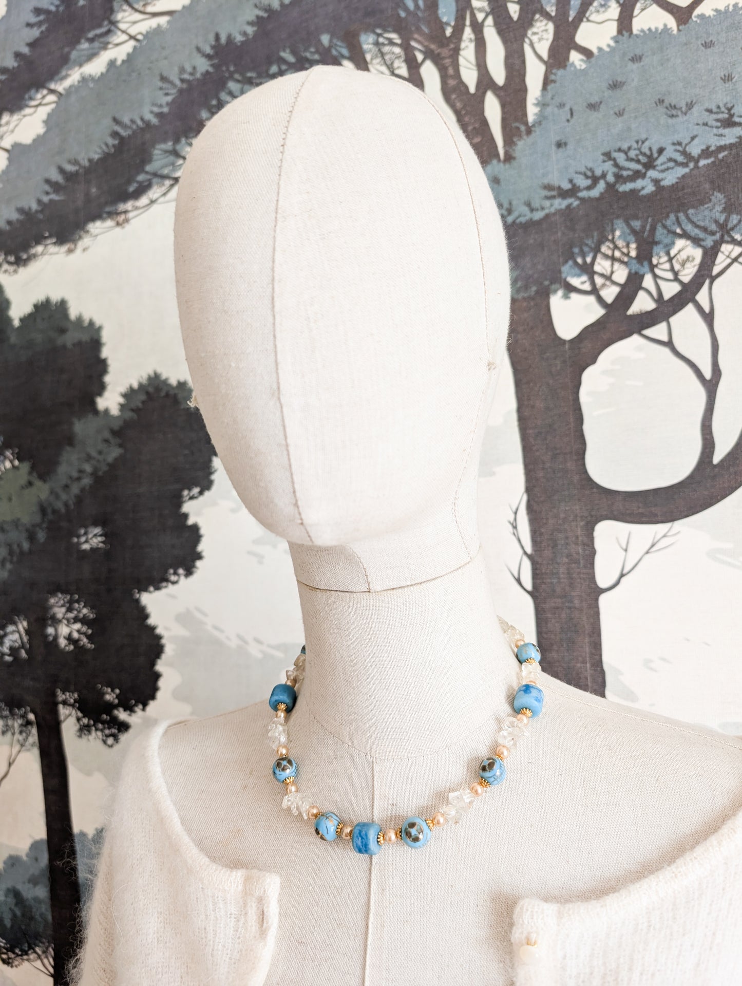 Collier cloisonné et cristaux