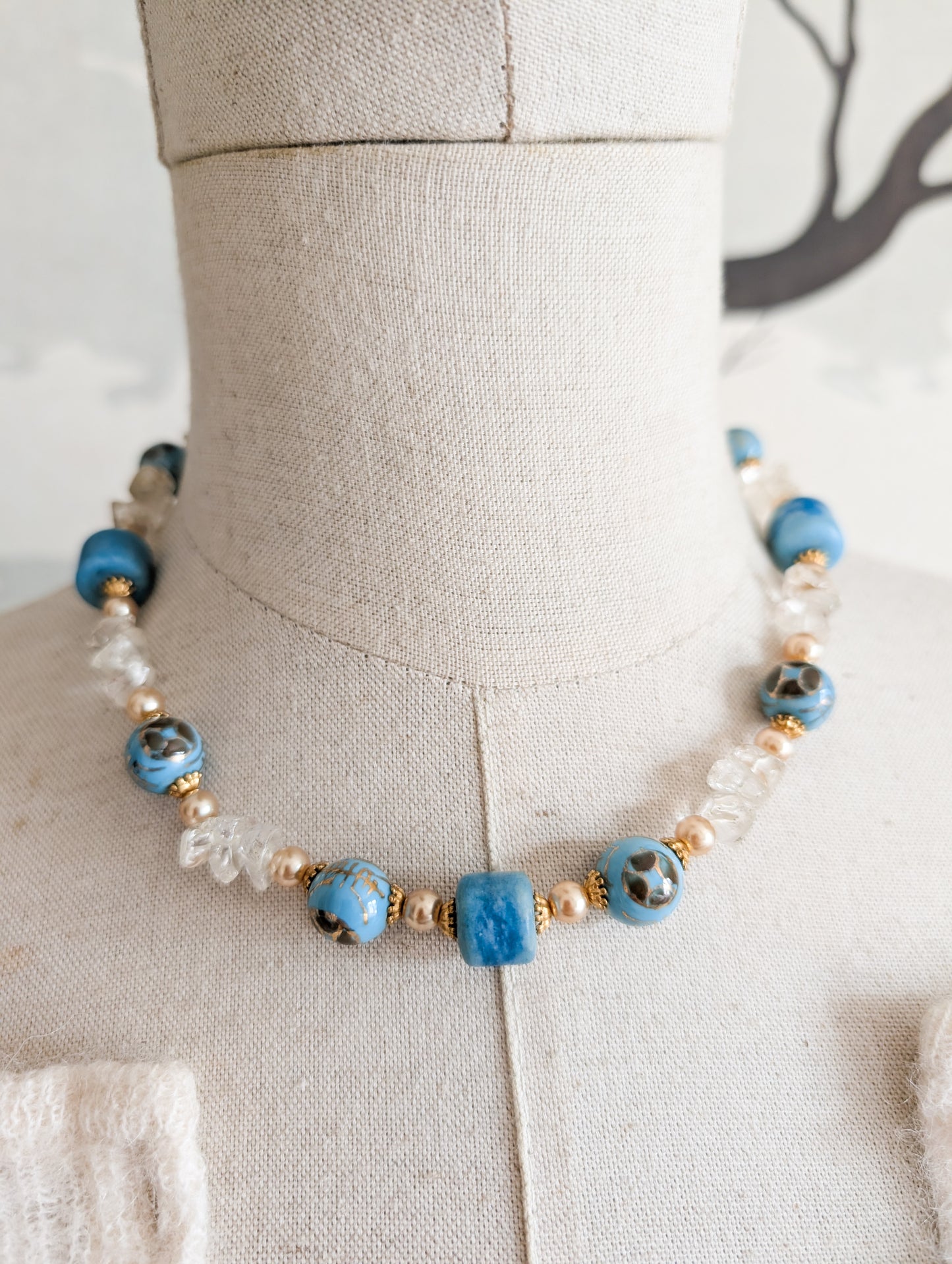 Collier cloisonné et cristaux