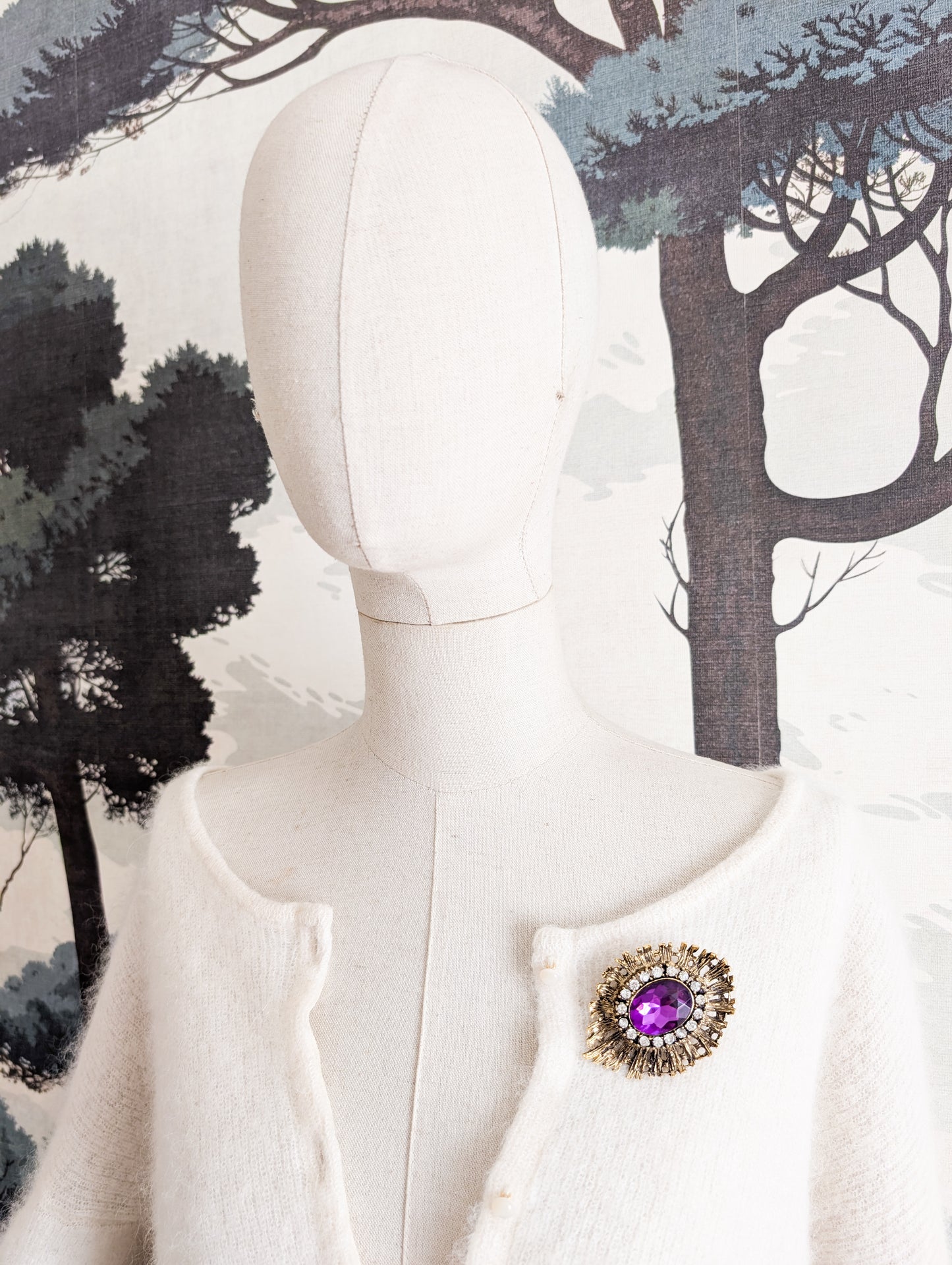 Broche baroque violette