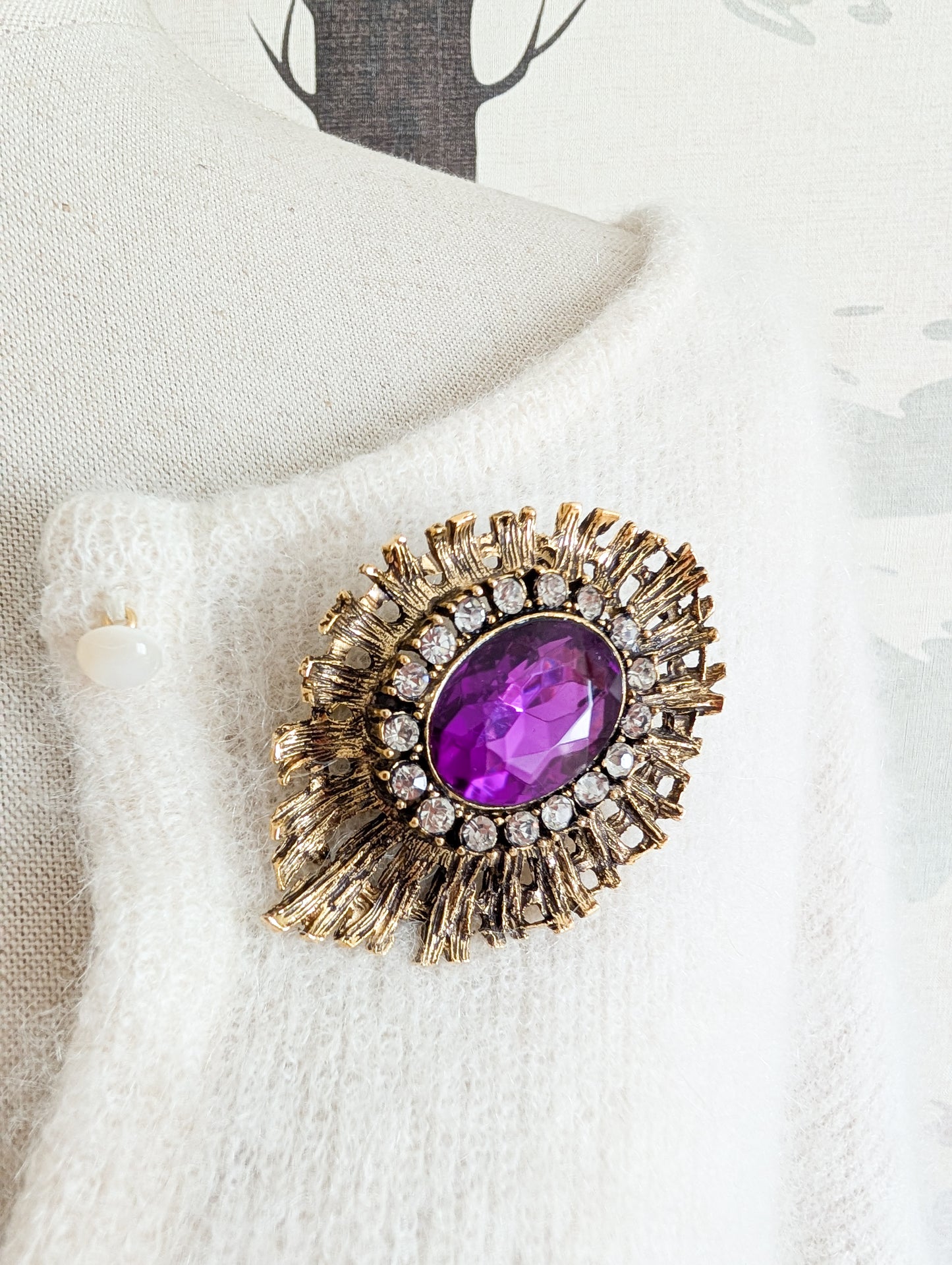 Broche baroque violette