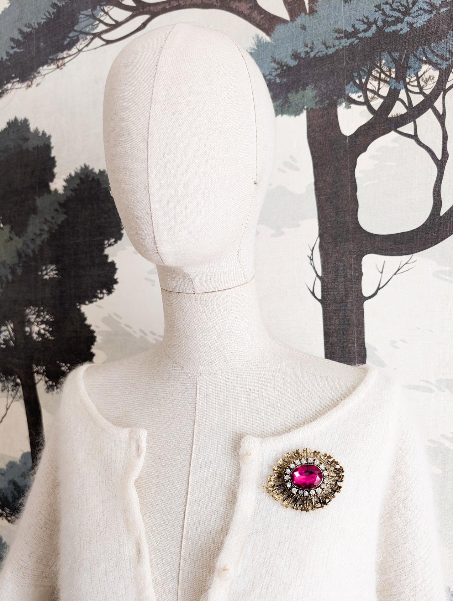 Broche baroque fushia