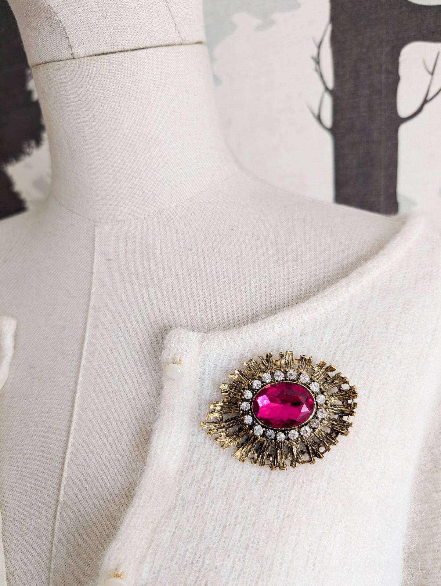 Broche baroque fushia