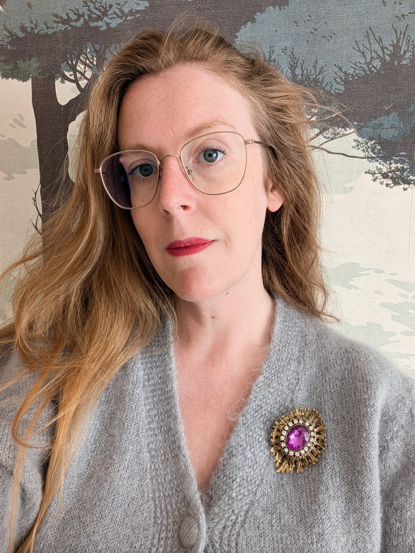 Broche baroque violette