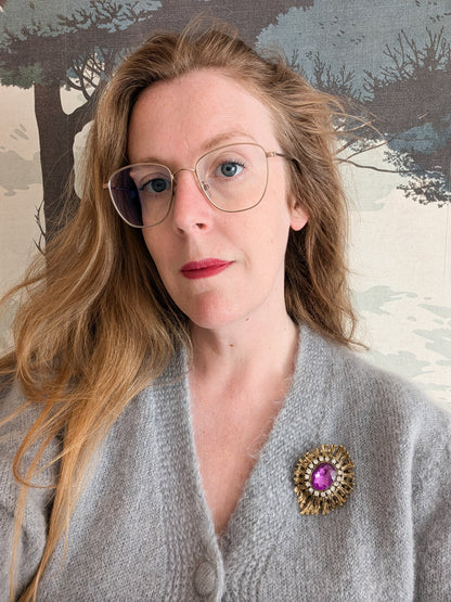 Broche baroque violette