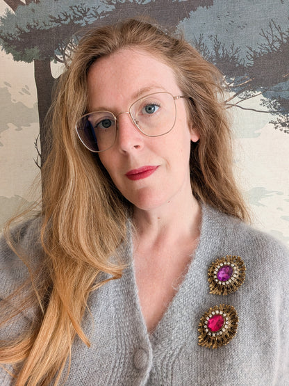 Broche baroque violette