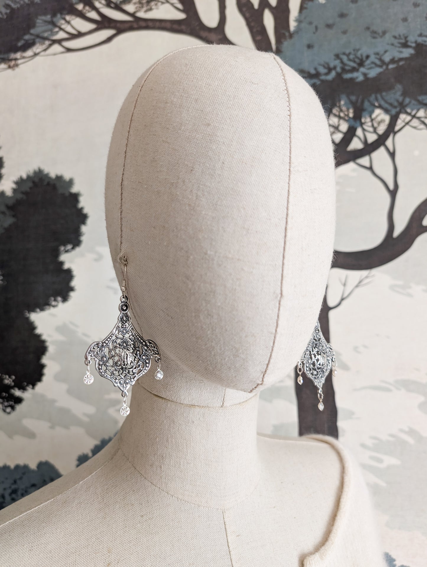 Grandes boucles Art Nouveau pierres blanches