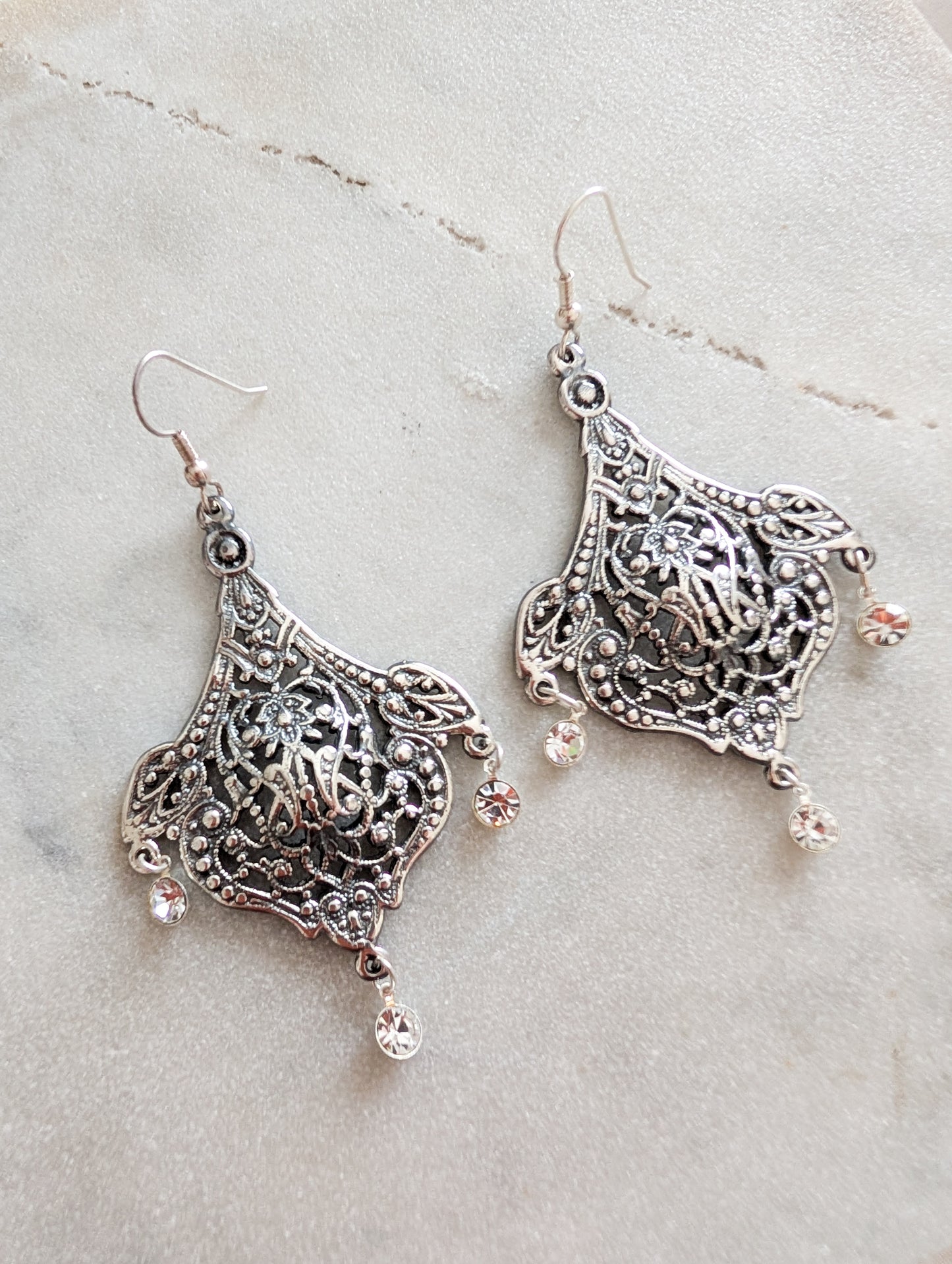 Grandes boucles Art Nouveau pierres blanches