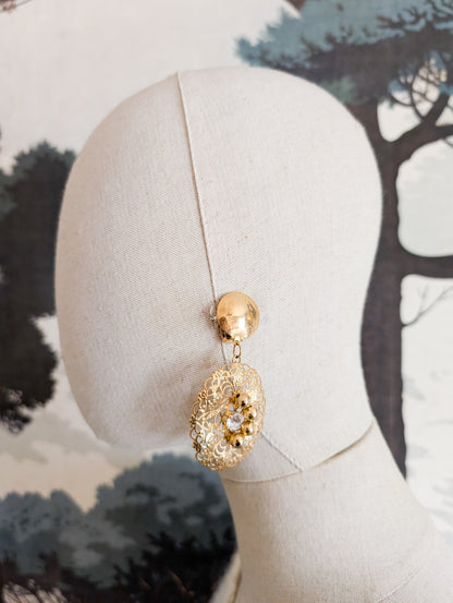 Longues boucles ajourées