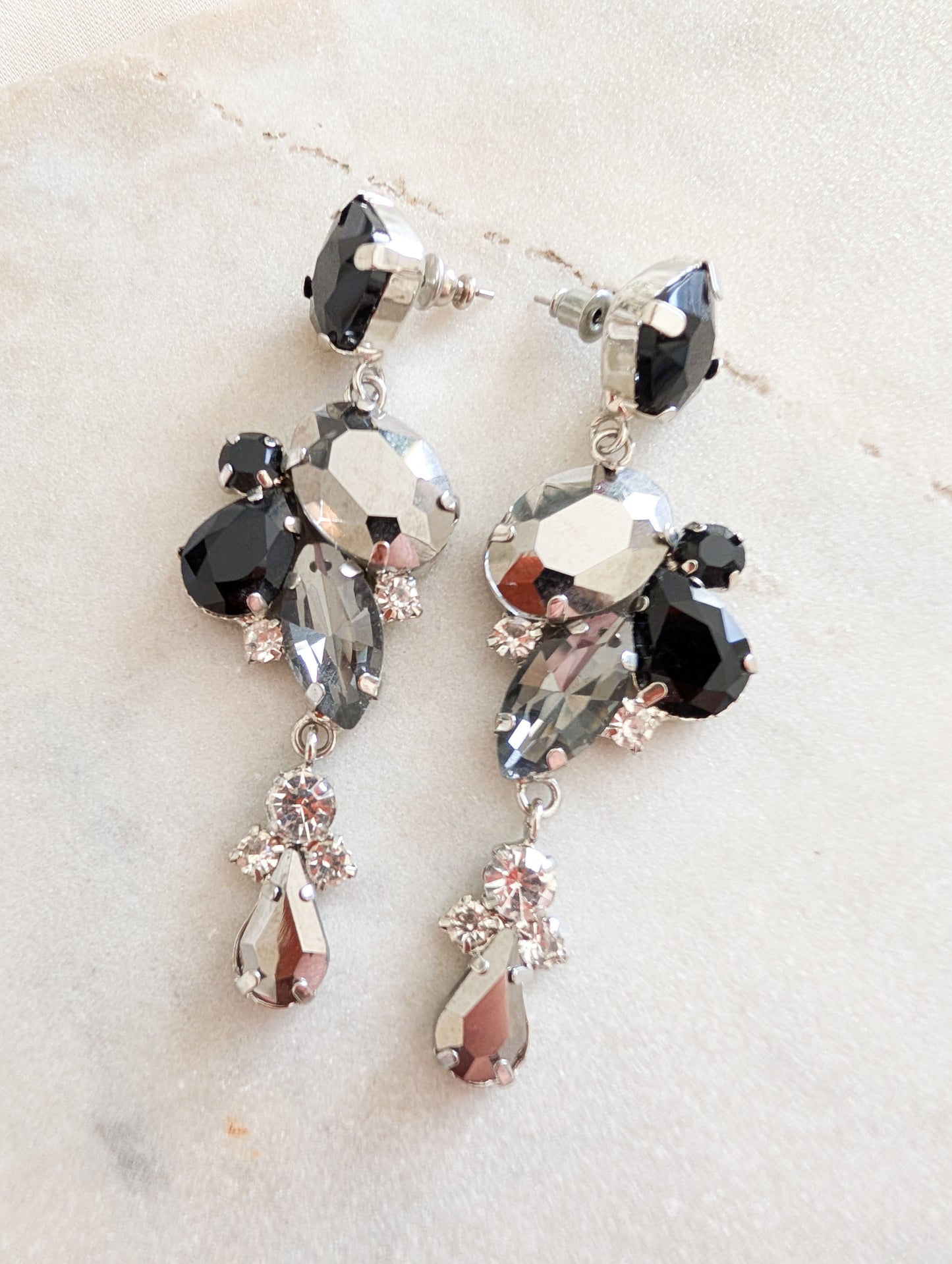 Longues boucles oreilles percées