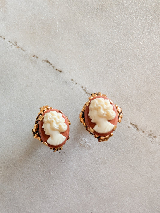 Boucles camés oreilles percées