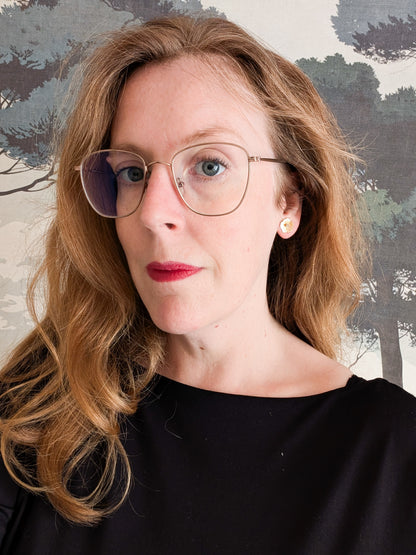 Petites boucles fleurs pour oreilles percées