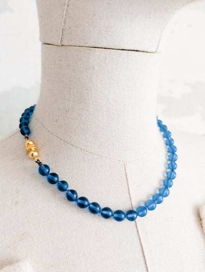 Parure en verre bleu