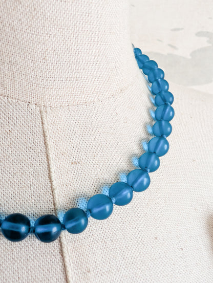 Parure en verre bleu