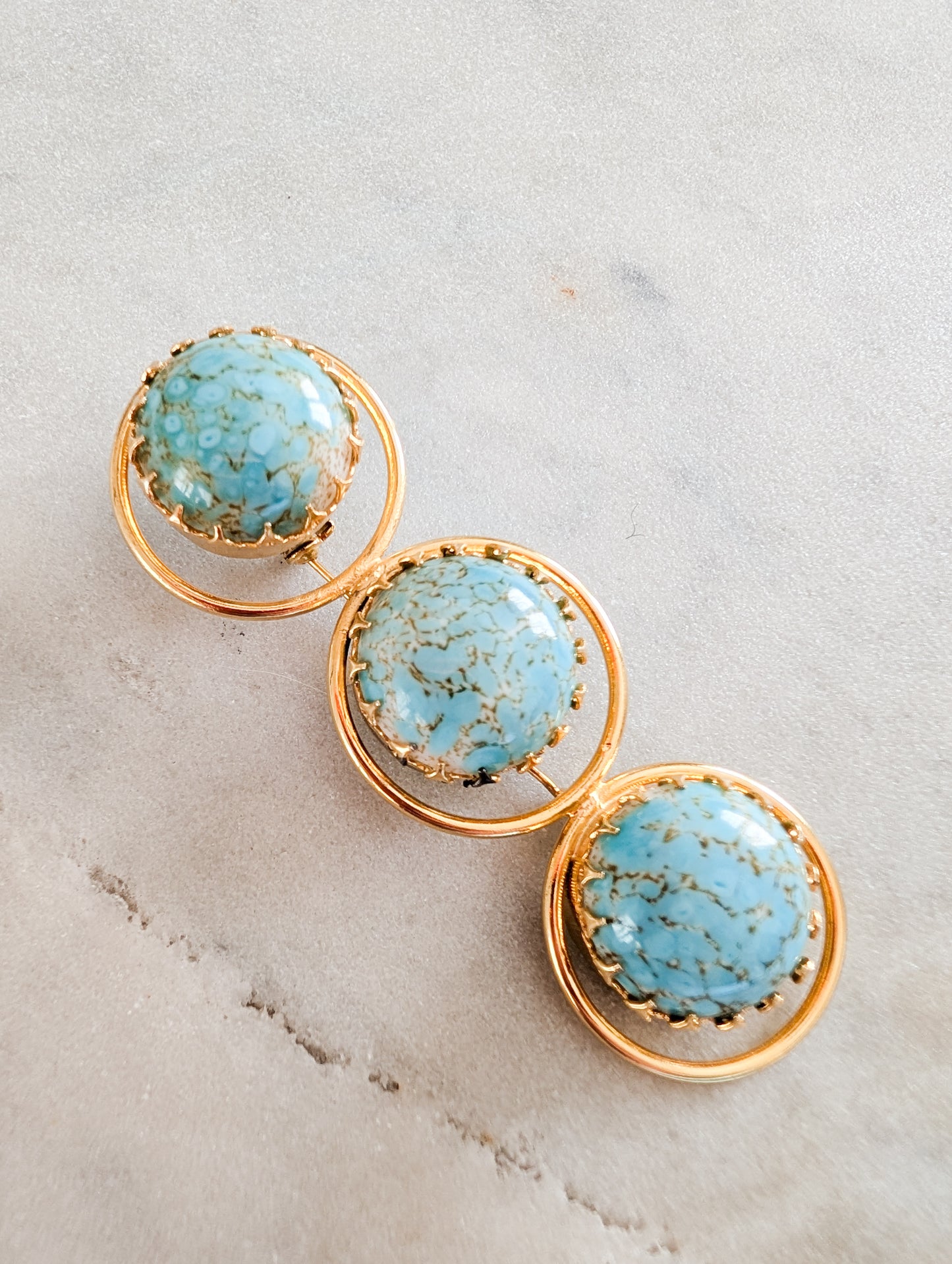 Broche en pâte de verre