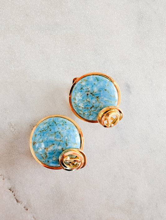 Boucles en pâte de verre