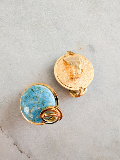 Boucles en pâte de verre