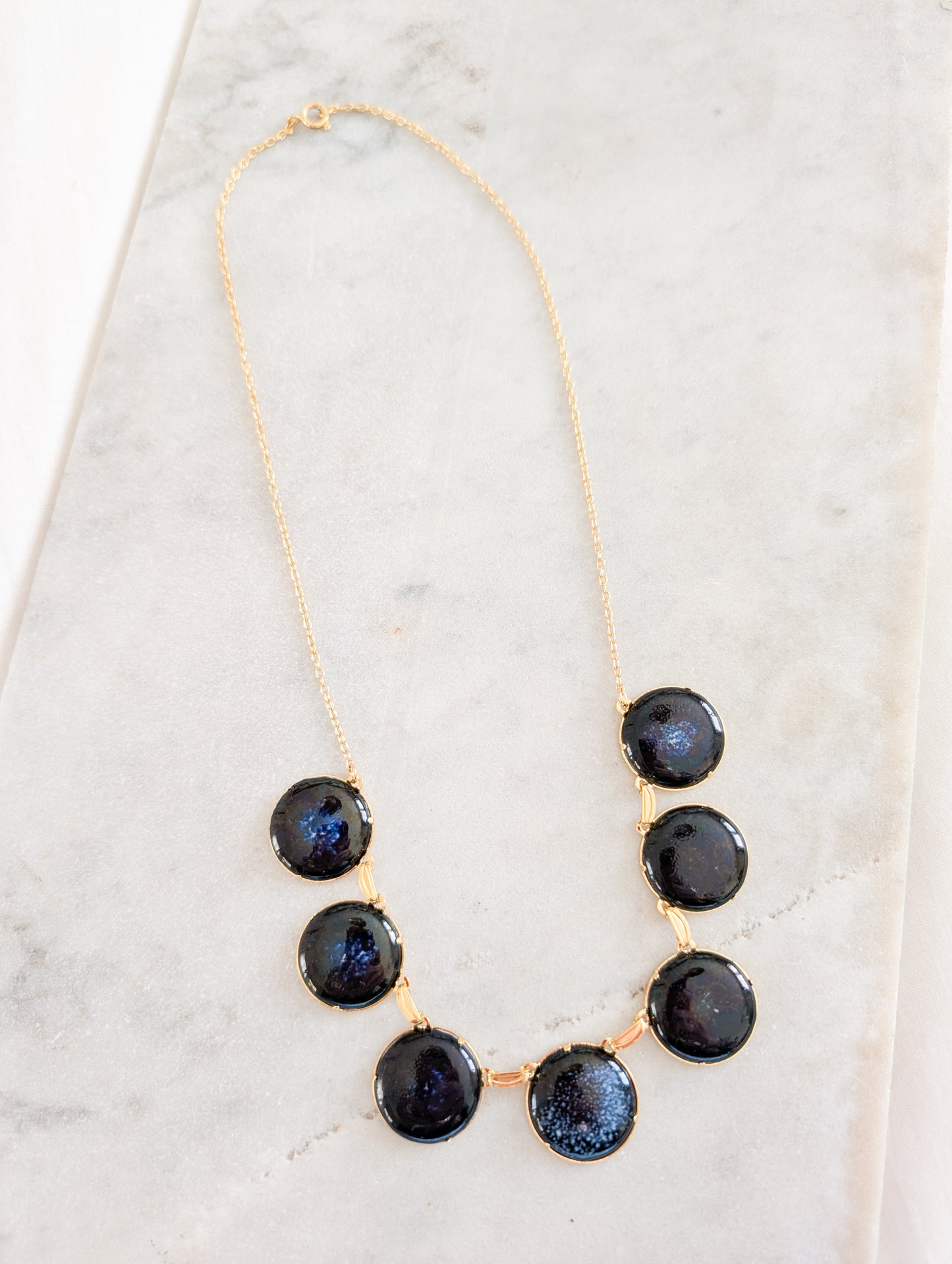 Collier émaux bleu nuit