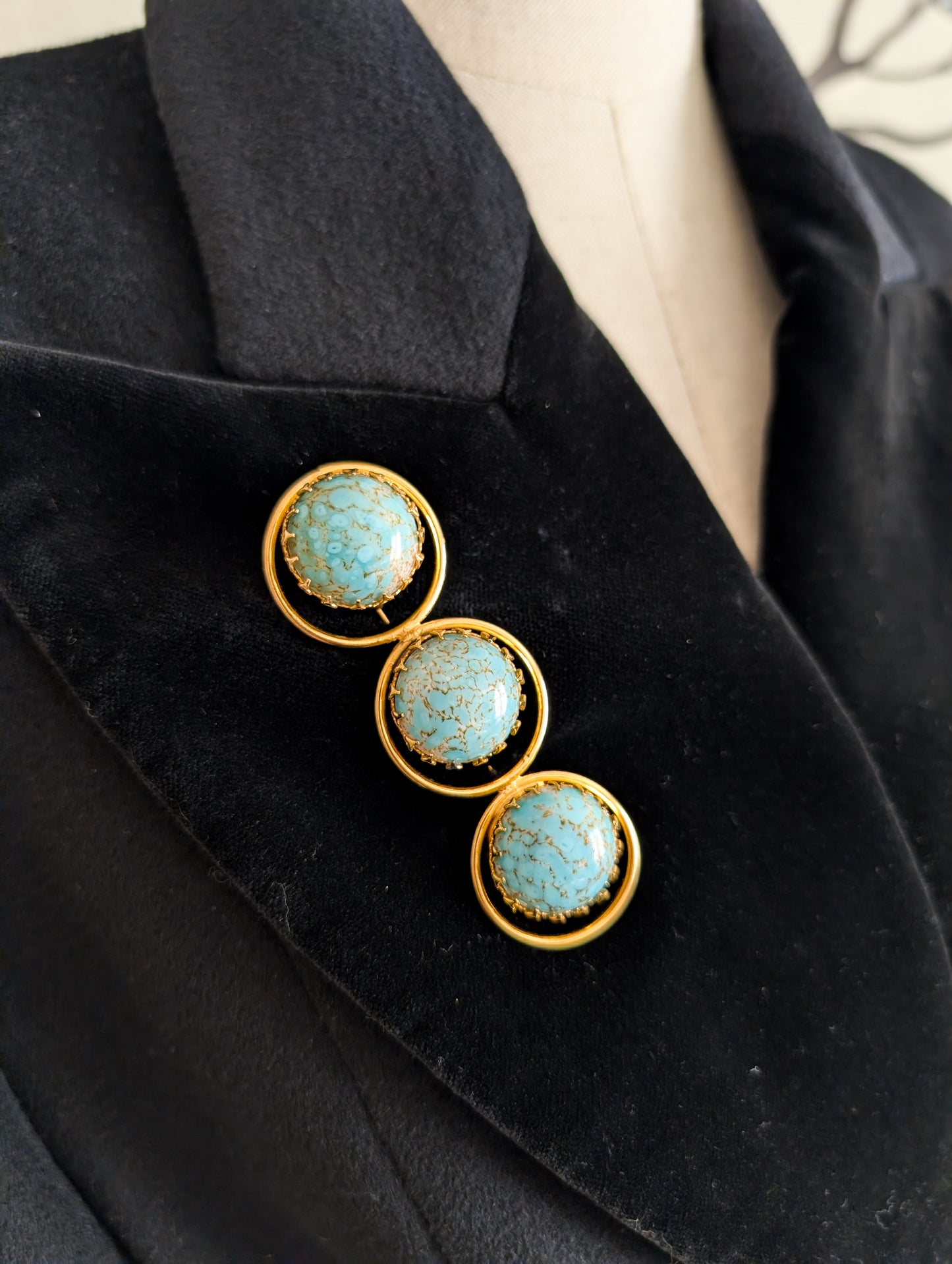 Broche en pâte de verre