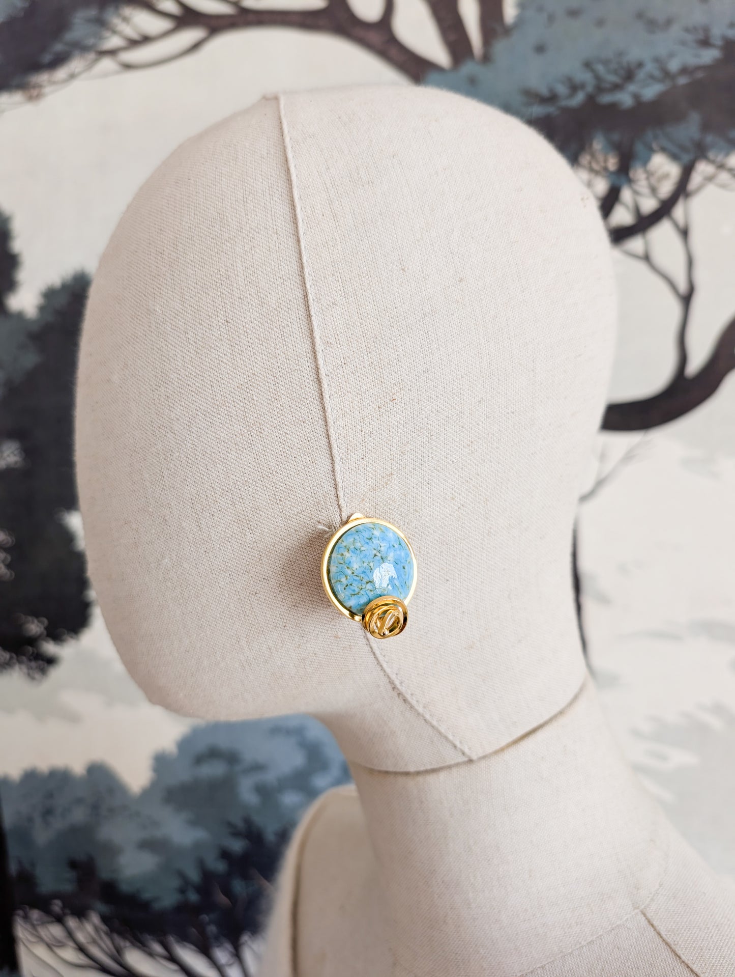 Boucles en pâte de verre