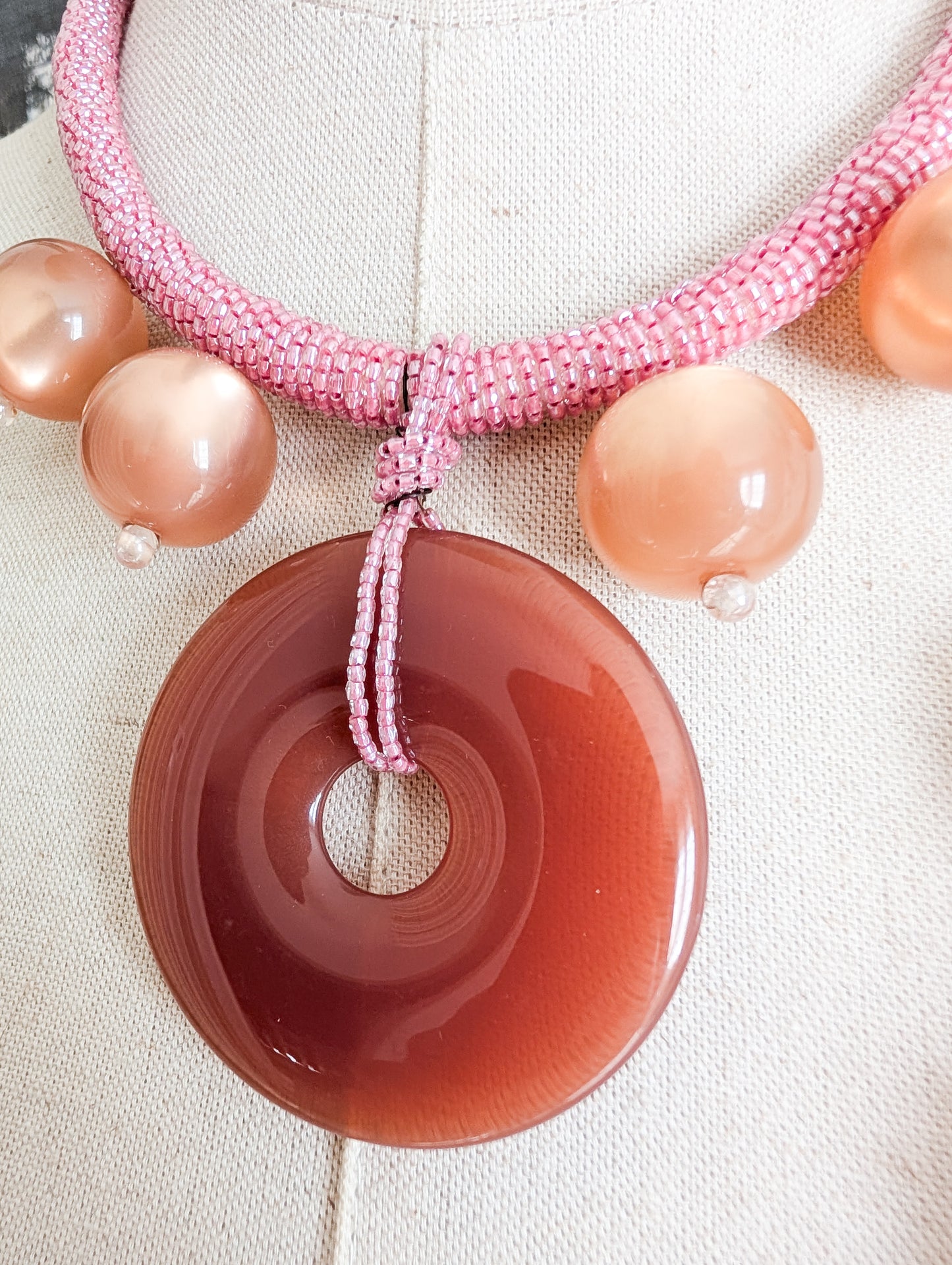 Collier rose Sharra Pagano