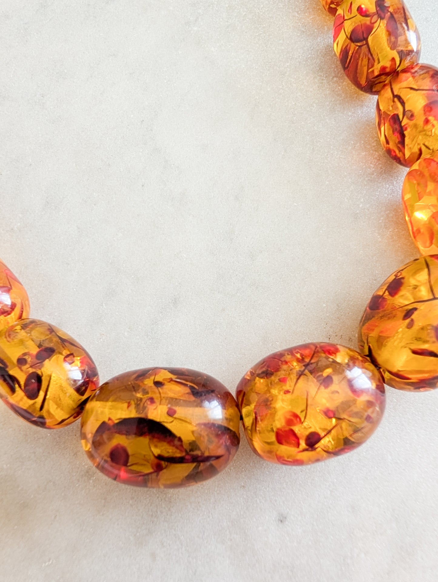 Collier Lucite façon ambre 1930