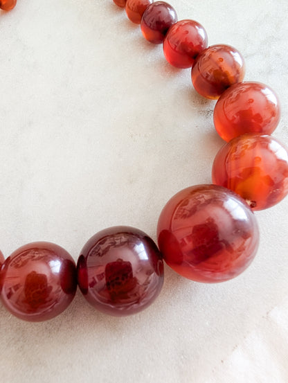 Long collier en Bakélite 1930 perles rondes