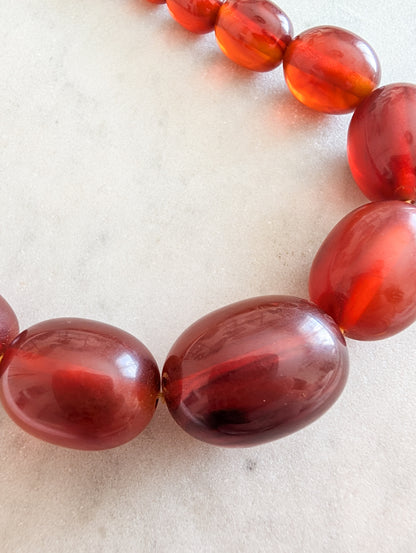 Long collier en Bakélite 1930 perles ovales