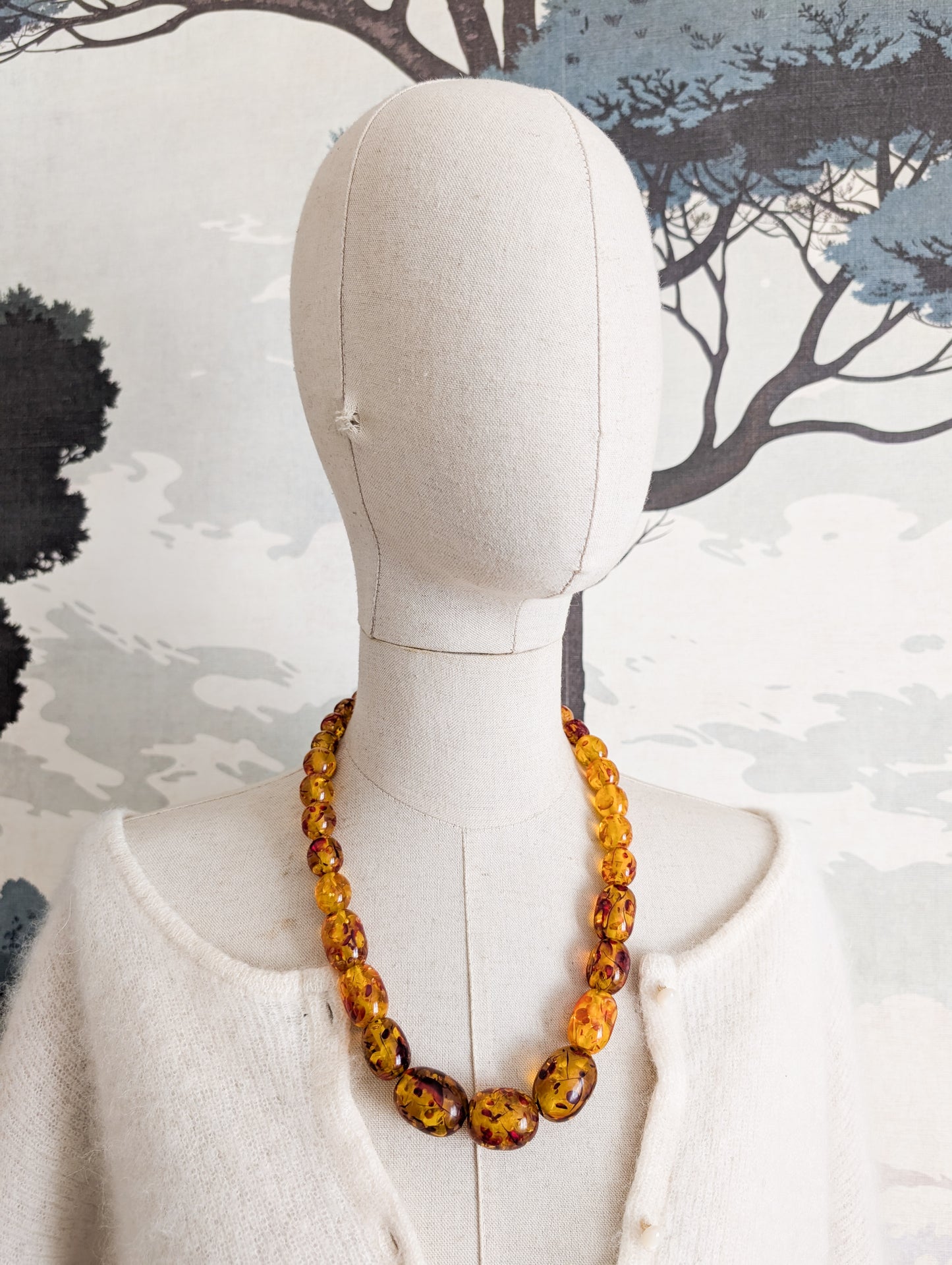 Collier Lucite façon ambre 1930